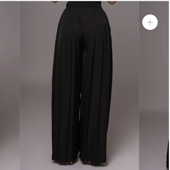JLUXLABEL Pants - NWOT JLUXLABEL Clara wideleg pleated trousers in black Size small